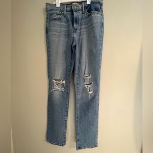 Levi’s 724 high rise straight blue jean, ripped knees size 28